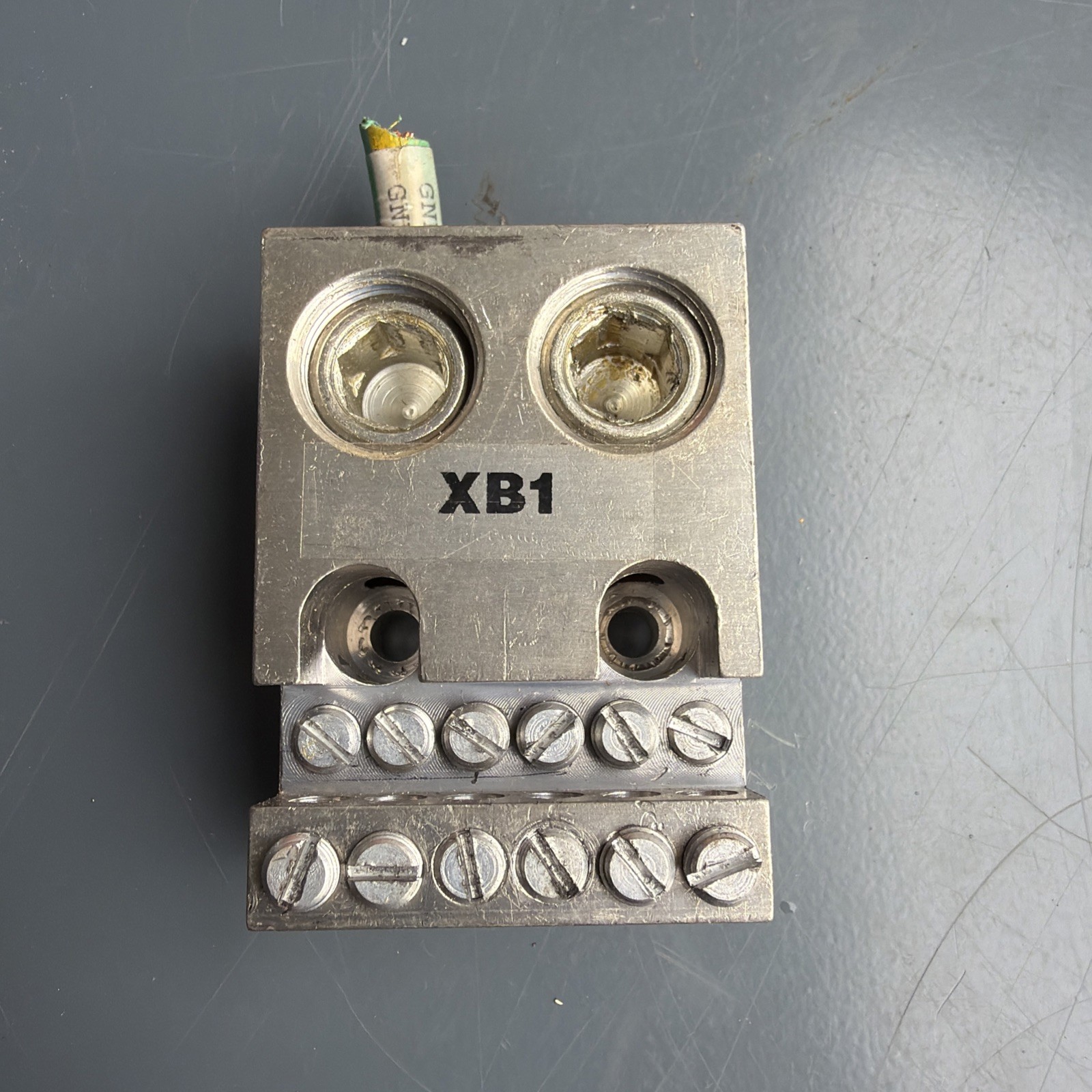 Aluminum Distribution Conductor Splice Block Lug 2-Wire 2000kcmil to 6-Wire 2/0