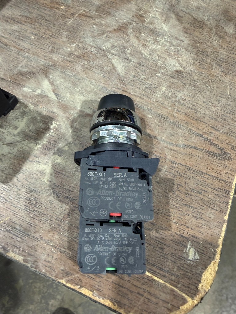 Allen Bradley 800F-X01 800F-X10 Contact Block Keyed Switch (no key) LA3