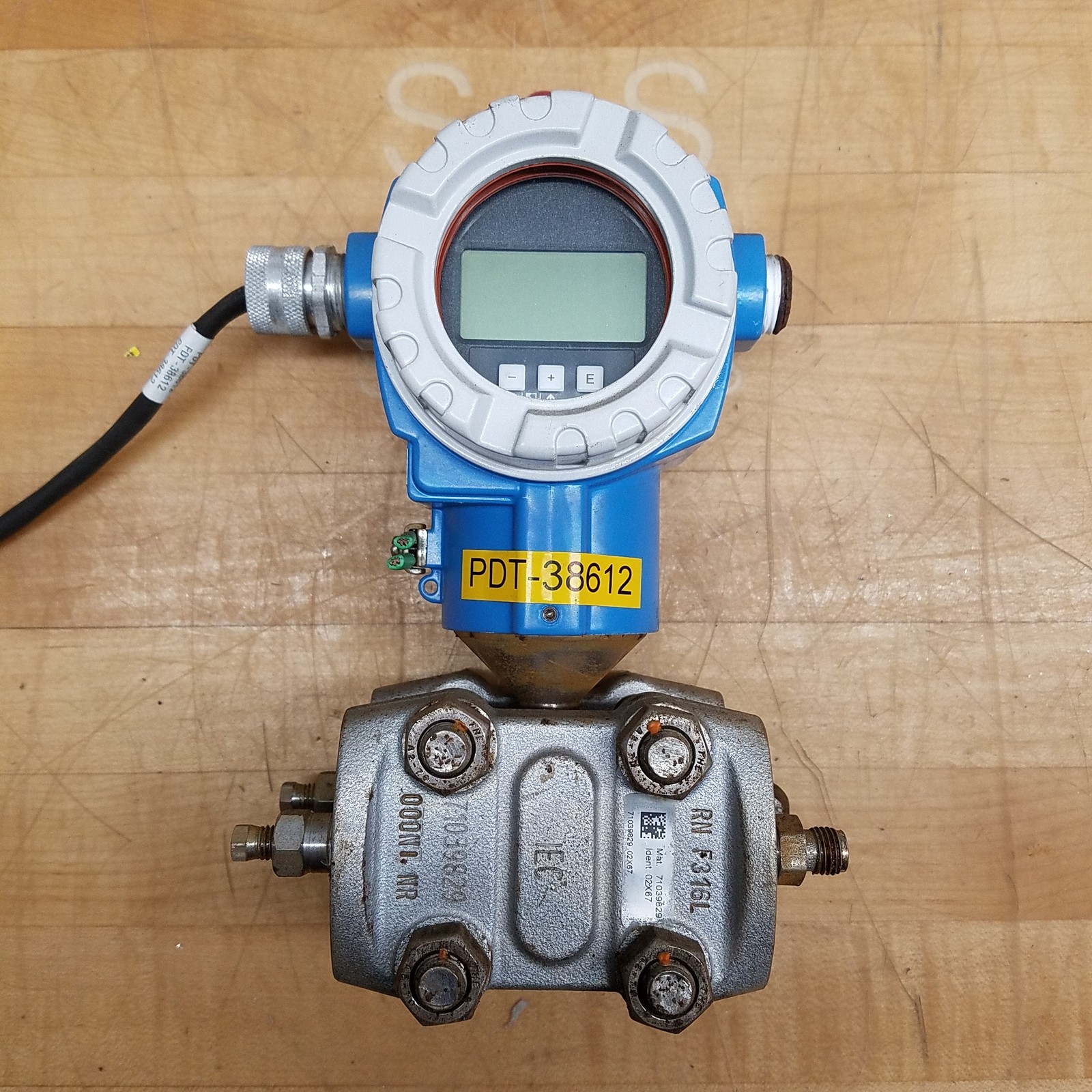 Endress & Hauser PMD75-ABC7F61DABU Pressure Regulator, 2400 psi MWP, 11.5-45 VDC