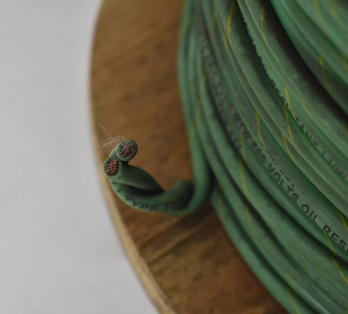 Encore Wire 10 AWG GRN/Yel Strand Copper 500′ Spool 1230 AWM 600V MTW/AWM/TEW
