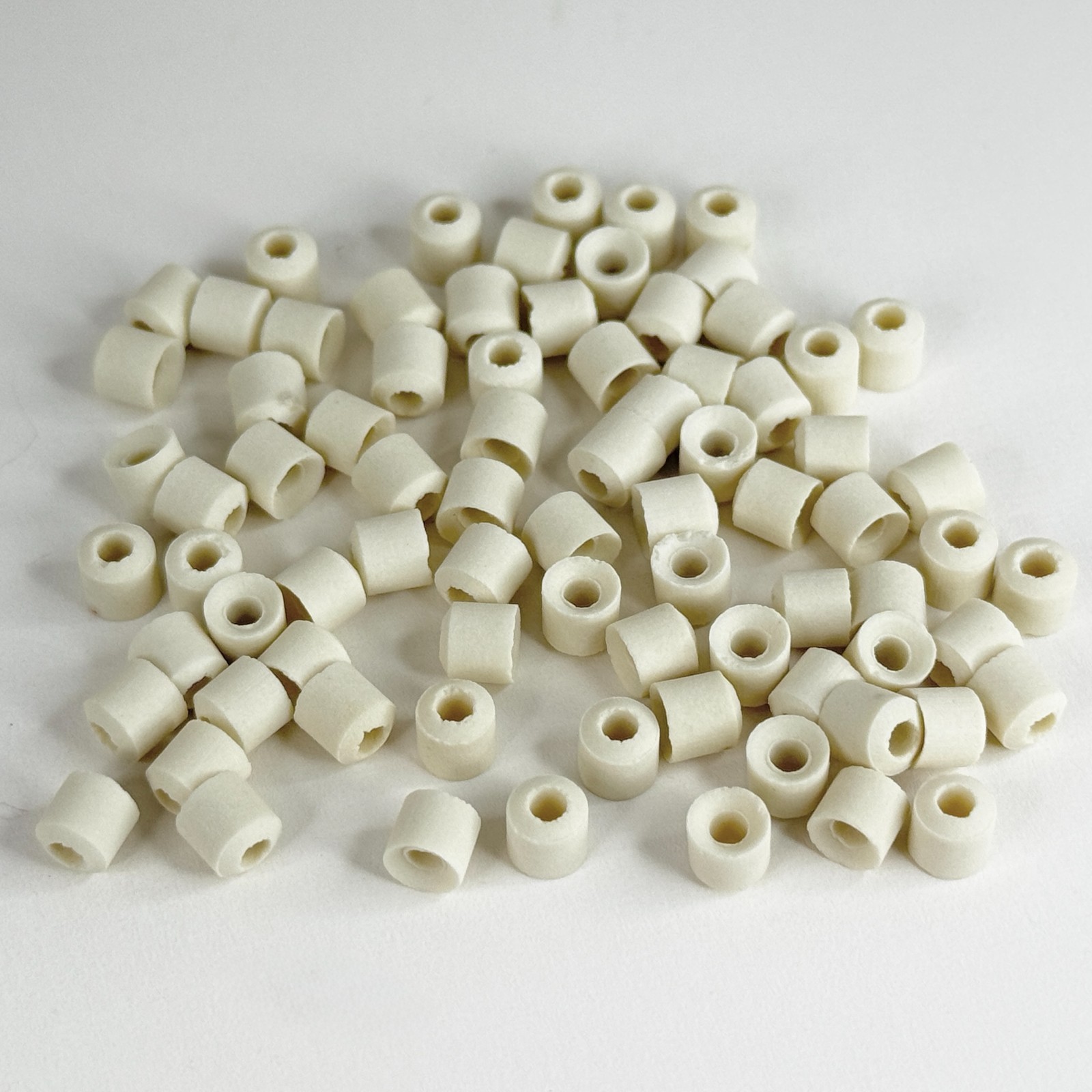 Lot of (75) Ceramic Insulator Beads High Temp Wire Insulation 3/16″ (4.76 mm) OD