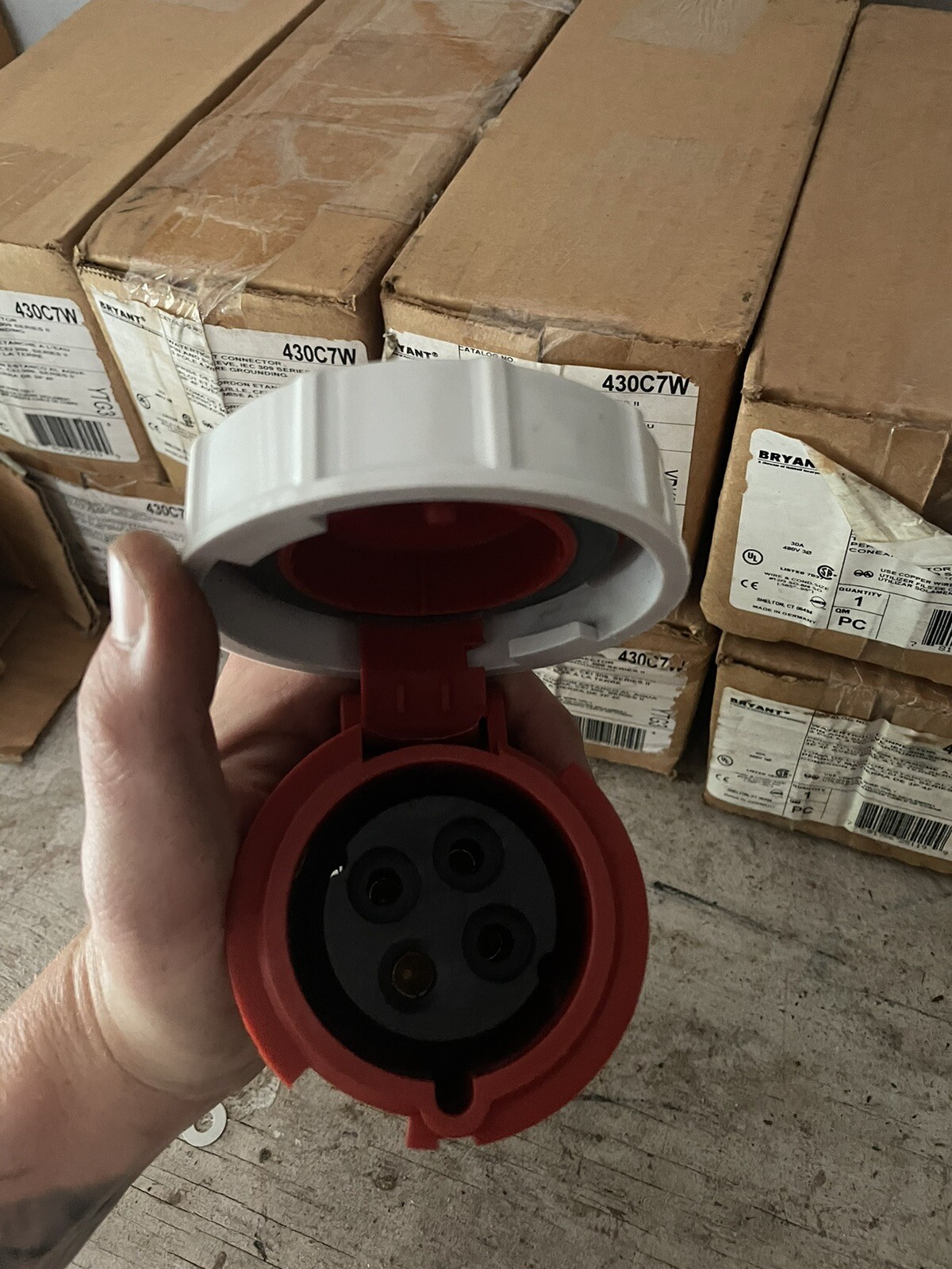 BRYANT IEC 309 Series 1 &. l Pin & Sleeve Plugs & Connectors