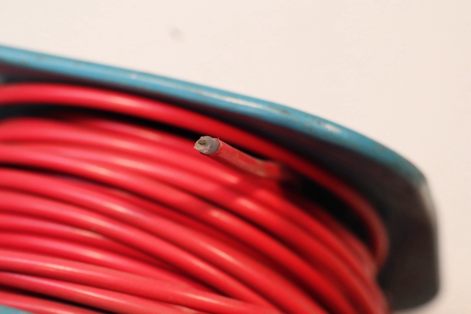 8868-100 – BELDEN – 25,000 Volt- 25KV Cathode Ray Cable UNKNOWN LENGTH