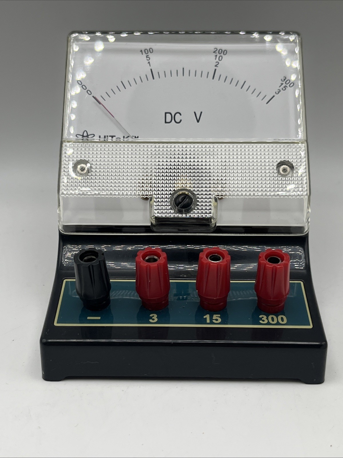 HiTeK D.C. VOLMETER MODEL P57029 TRIPLE SCALE, 0-3V/0-15V/0-300V SCHOOL SURPLUS