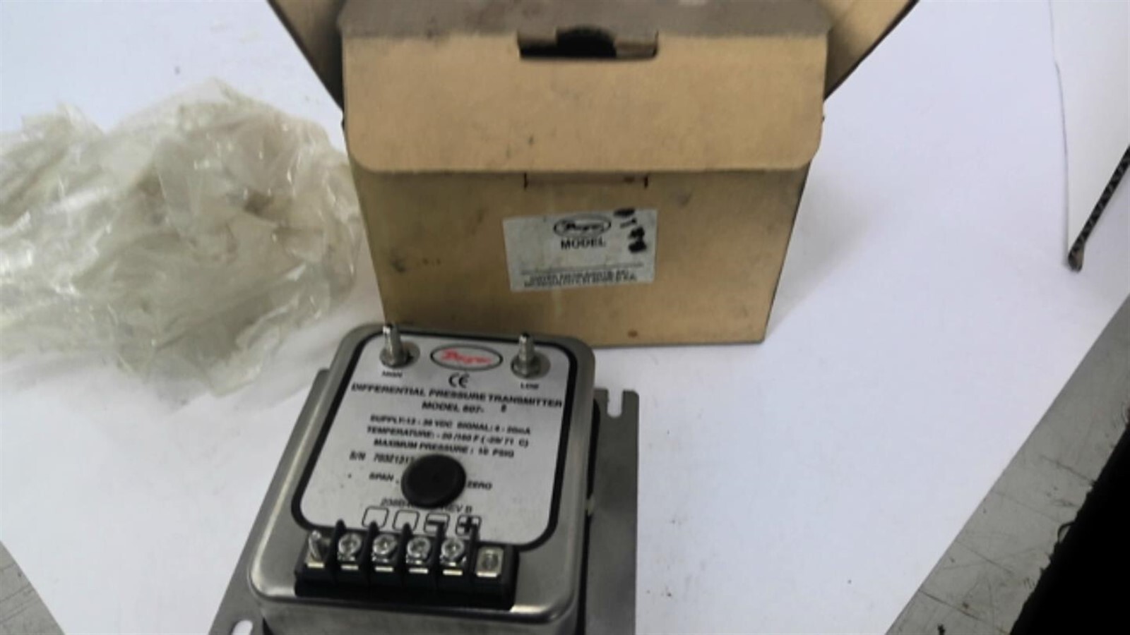 Dwyer 607-8 Differential Pressure Transmitter