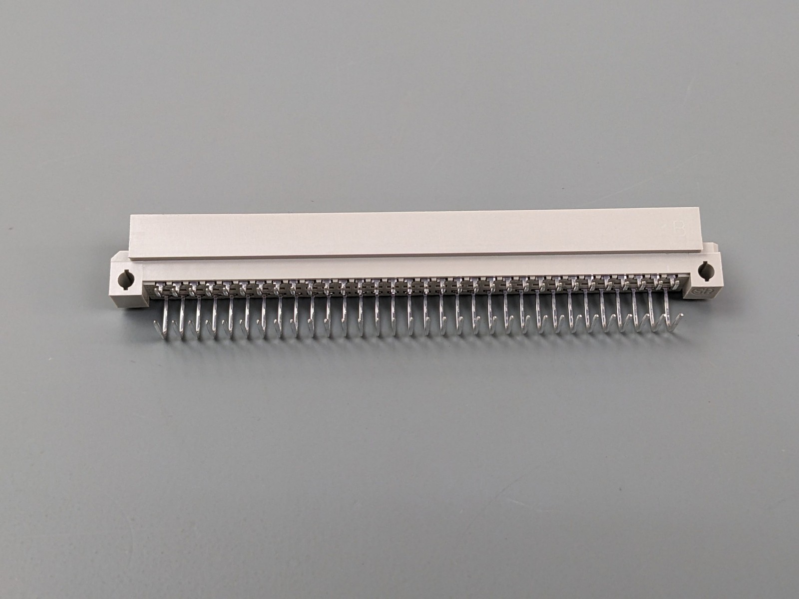(2) TE 650945-5 Eurocard Connectors, 64 Pin Right Angle