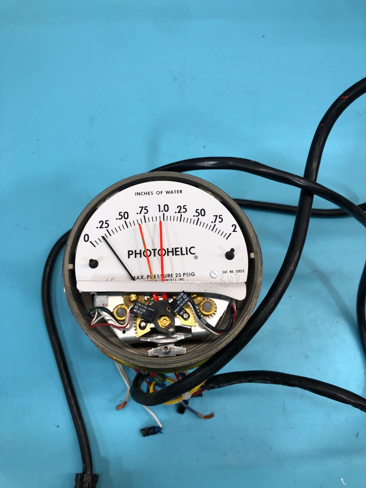 DWYER 3002C Series 3000, Photohelic, Pressure Switch/Gage., 184266