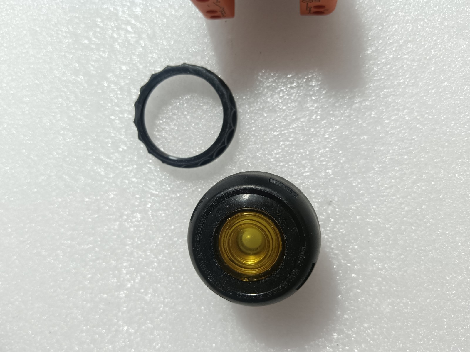 Bartec 07-3363-1830 Illuminated Button With Bartec 05-0003-006700BN Yellow New