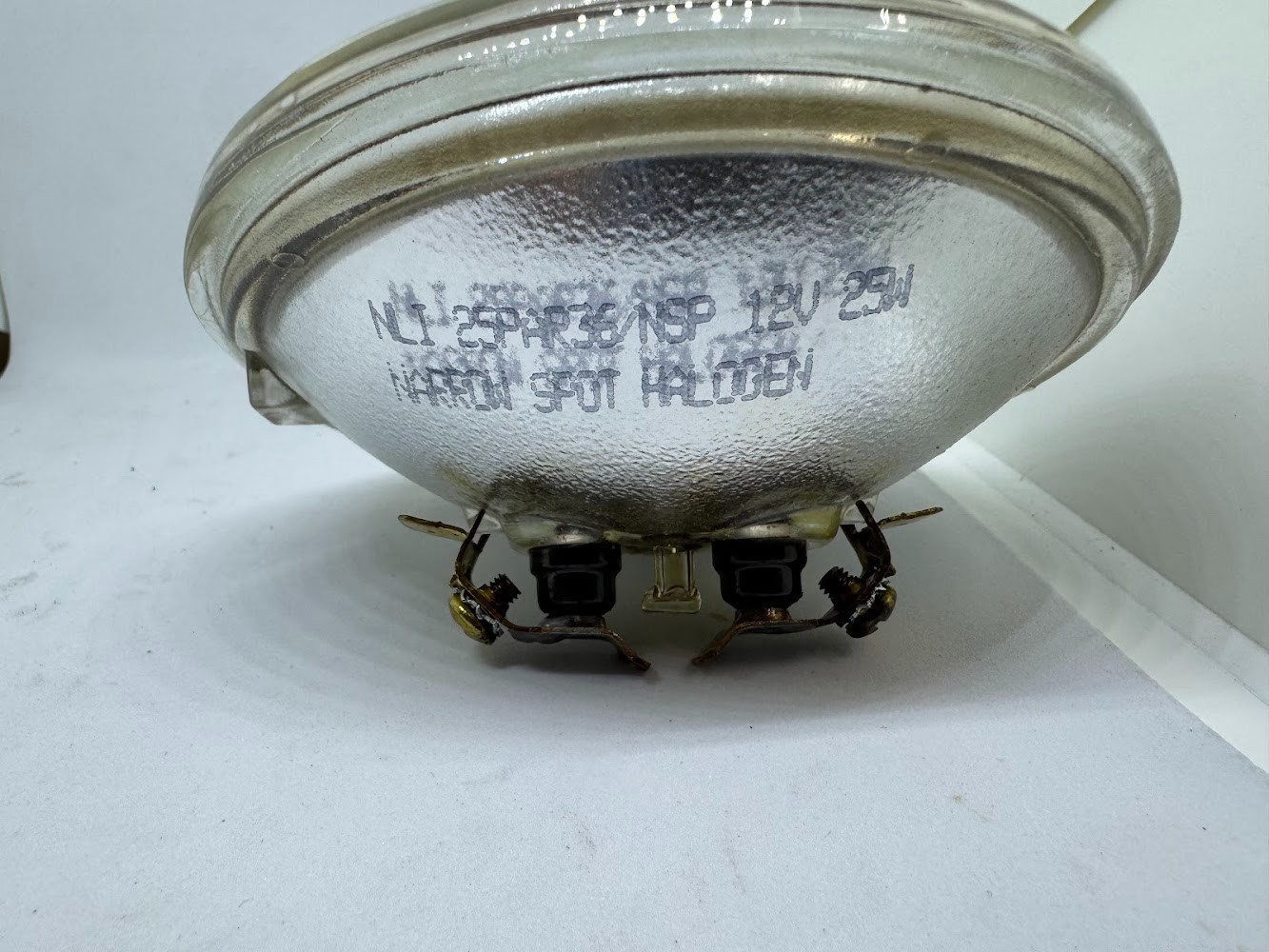 25PAR36/NSP 12V 25W NARROW SPOT HALOGEN