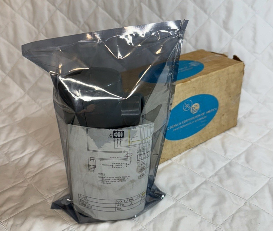 ALLEN BRADLEY 42RLU 4003 PHOTOELECTRIC SENSOR 42RLU403 RETROSPECTIVE CONTROL