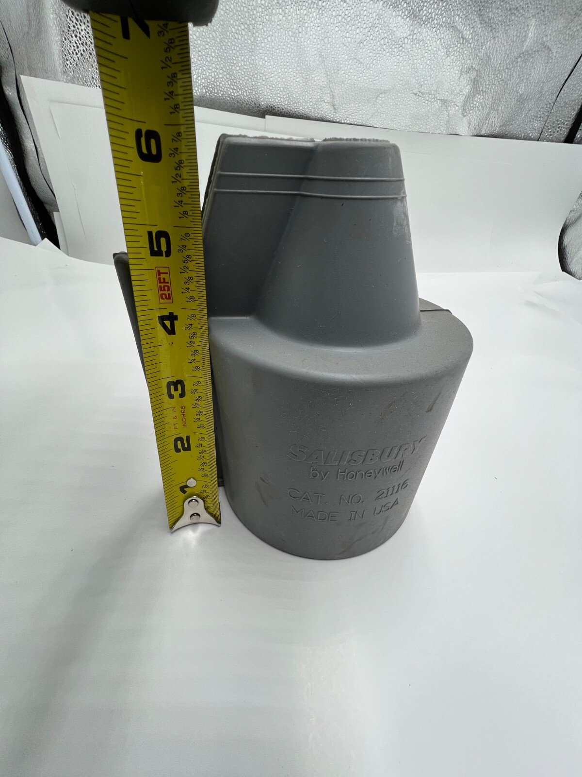(QTY 3) Salisbury 21116 16 KV Silicone Rubber Ozone UV Resistant Bushing Gray