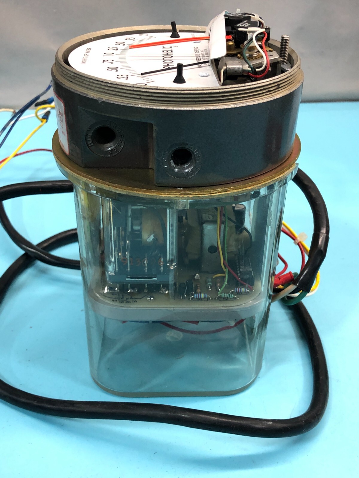 DWYER 3002C Series 3000, Photohelic, Pressure Switch/Gage., 184266