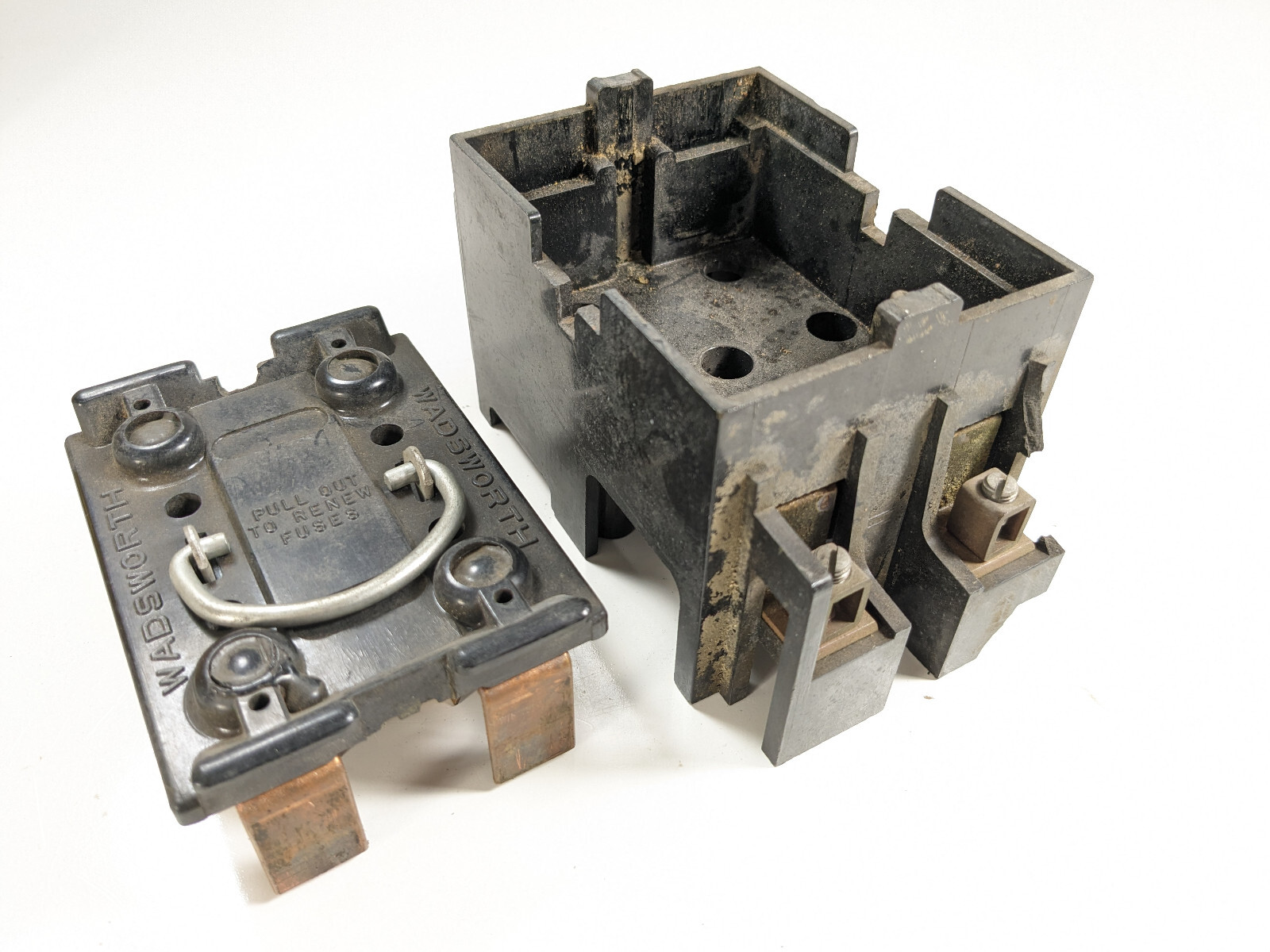 WADSWORTH 8038 30A FUSE HOLDER AND BOX 240 VAC