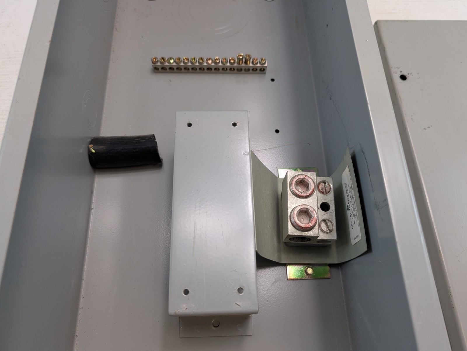 GE TQD225S / TQD225F Blank Enclosure for TQD Breaker 225A 240V
