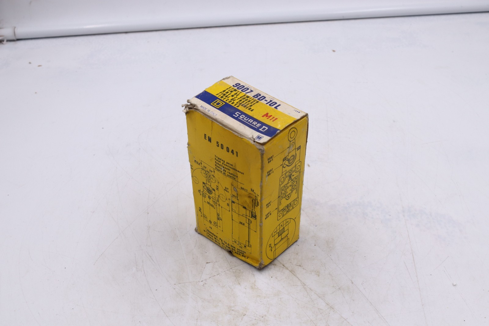 SQUARE D 9007 BD-10L MADE IN ITALY