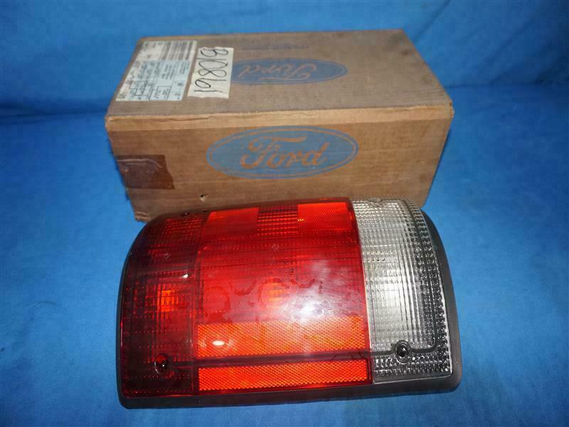 Ford F5UZ-13405-A F5UZ13405A Lamp NEW NOB