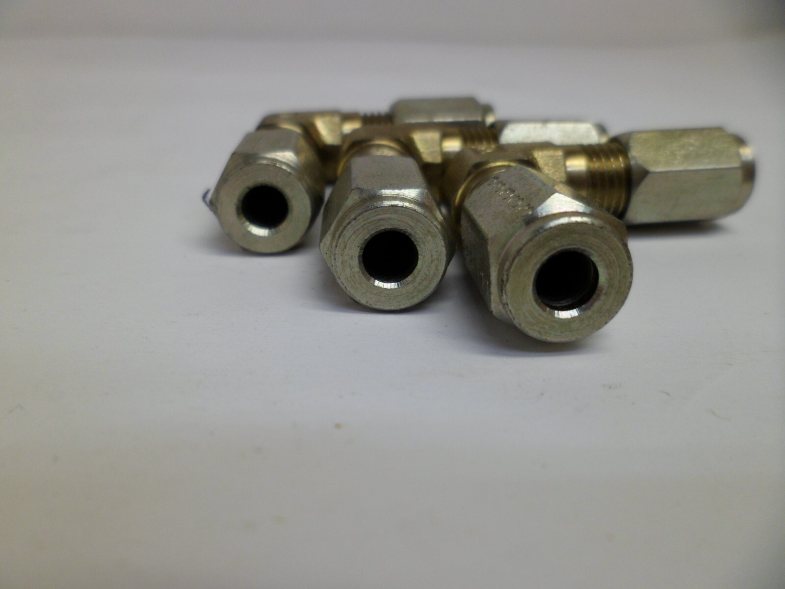 PARKER 3/16″ ID. X 3/16″ ID. TUBE COMPRESSION ELBOW STEEL LOT OF 3 FITTINGS NOS