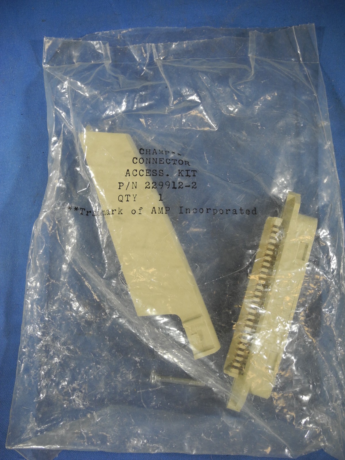 Vintage AMP Incorporated CHAMP Centronics CONNECTOR P/N 229912-2 NEW Old Stock