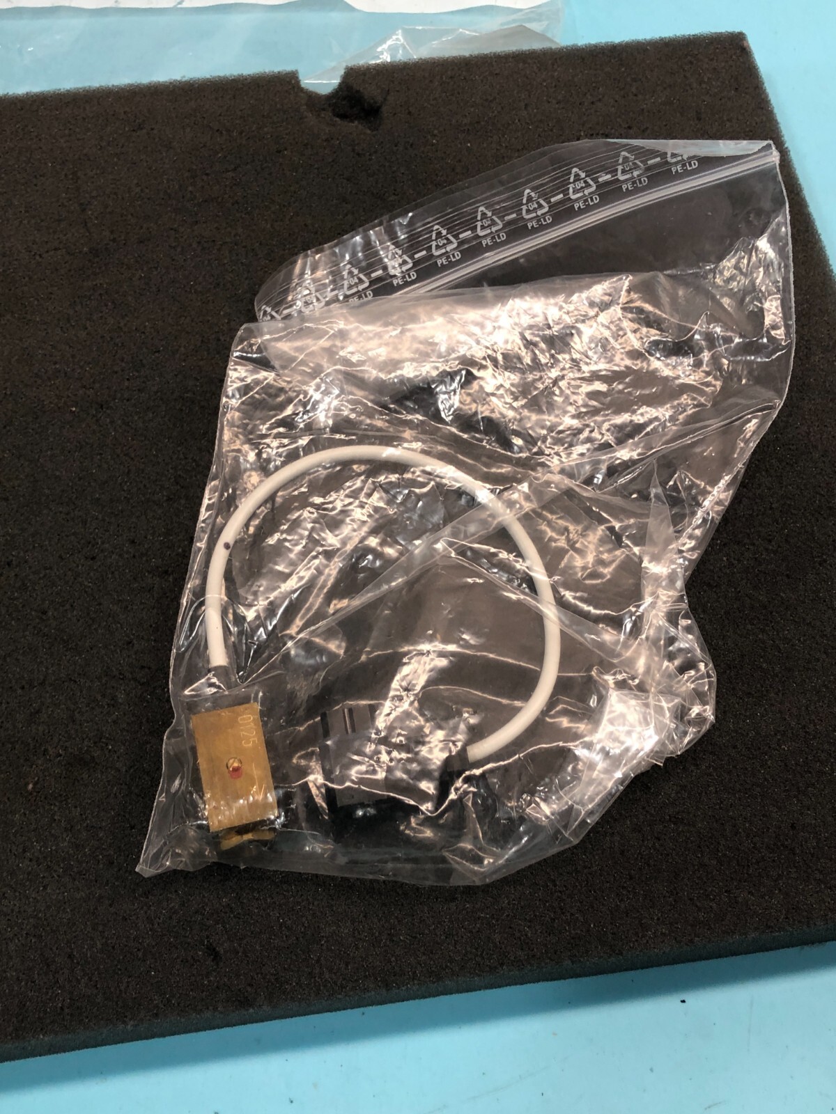 LOT OF 3 XLTECHNOLOGY E200-09-383 THROUGHT-WAY VALVE, 174253