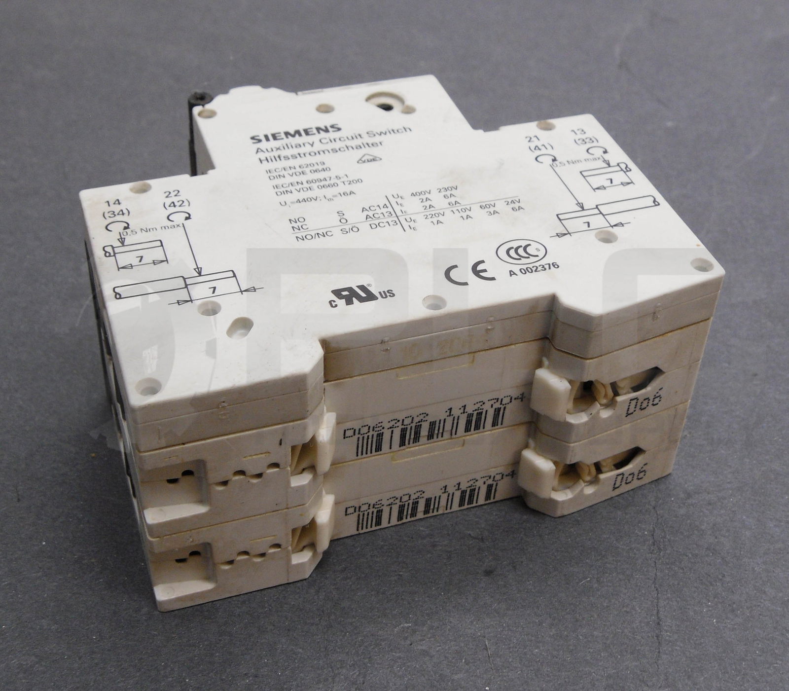 SIEMENS 5SY4206-8 CIRCUIT BREAKER 440V 6A W/ 5ST3010 AUXILIARY CIRCUIT SWITCH