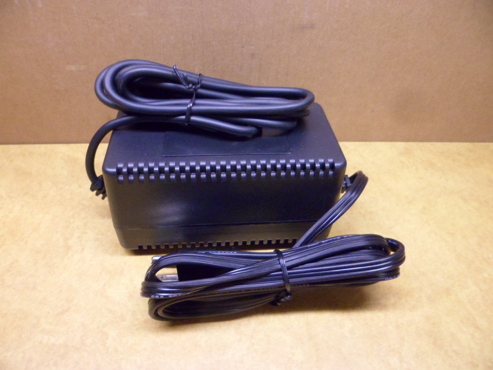 SYMBOL 50-04000-041 POWER SUPPLY INPUT 105-128VAC. OUTPUT 12/5.1VDC NIB NOS