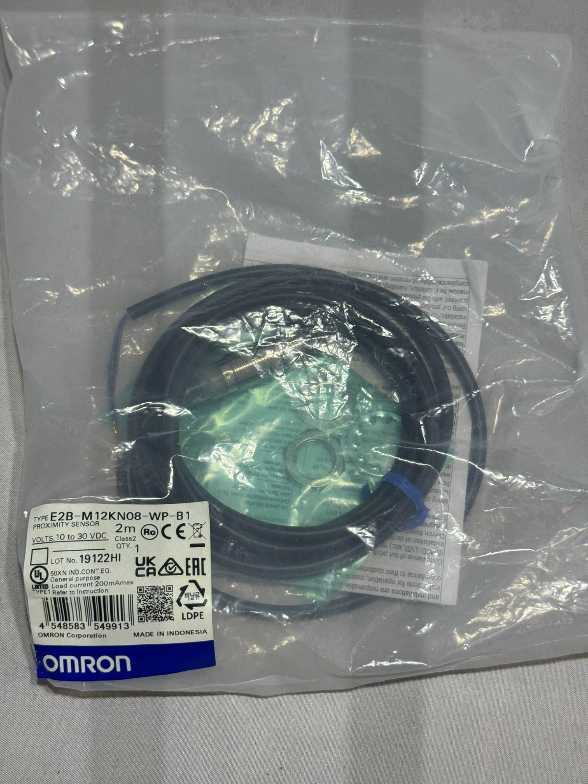 2pcs LOT- Omron E2B-M12KN08-WP-B1 Proximity sensor 8mm/3-wire 2m cable-Brand new