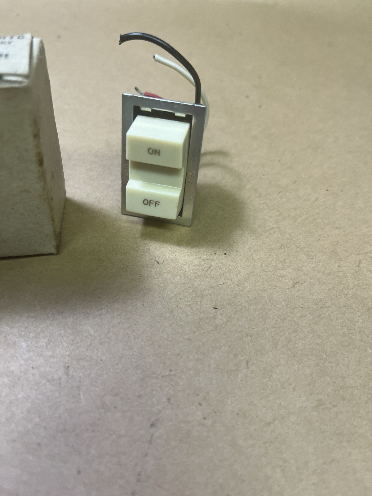 NOS GE General Electric RFS-7 Remote Control Switch w/ Locator Light