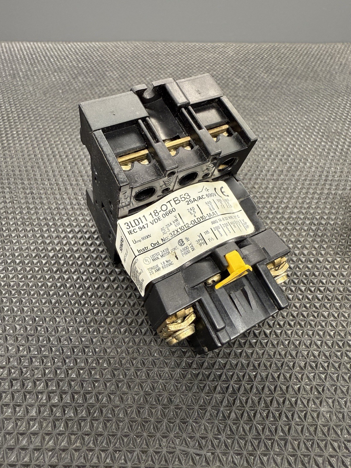 Siemens 3LD11 18-OTB53, Disconnect with Knob Mount And Connector