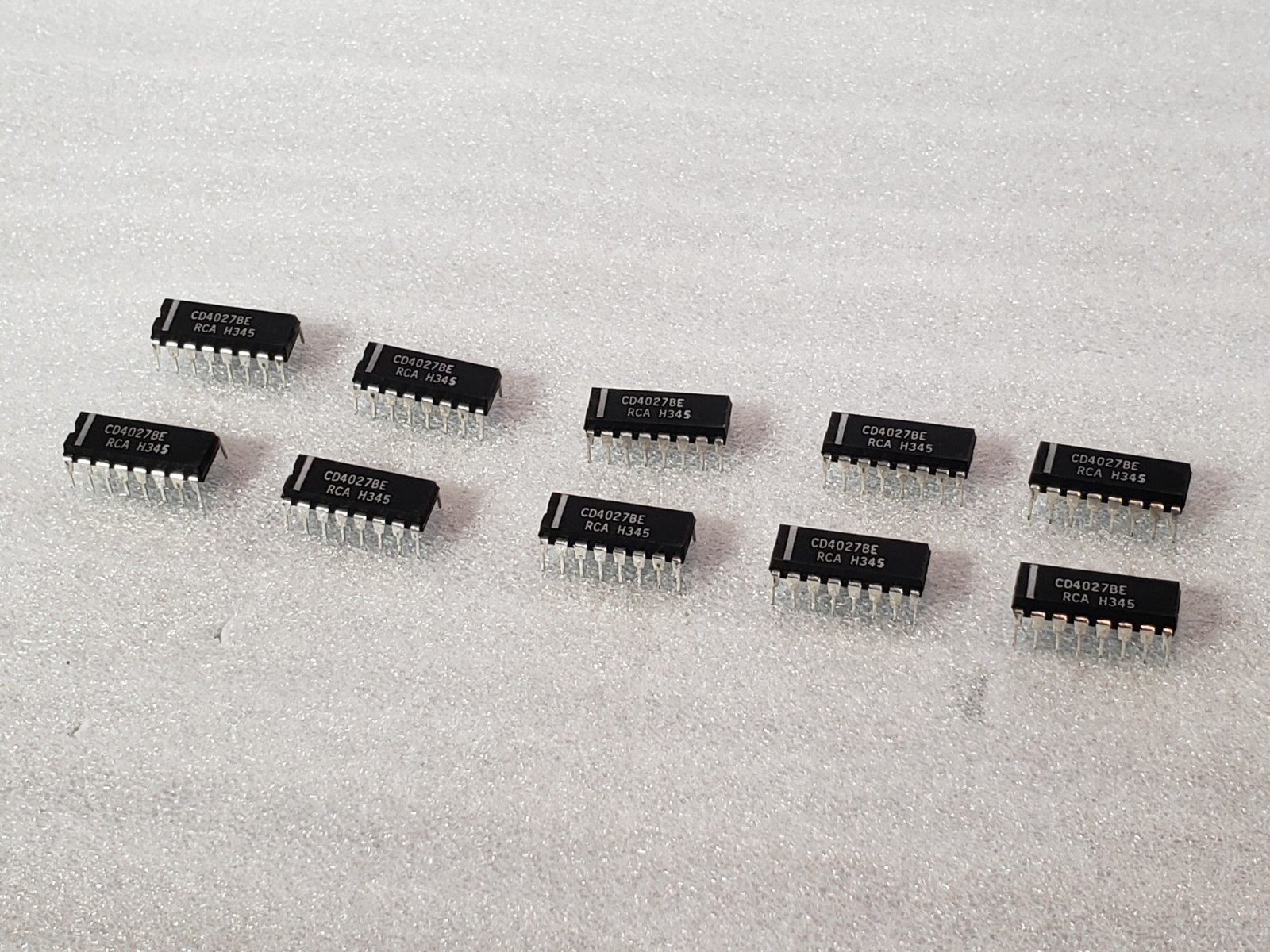 10pcs CD4027BE CD4027 Integrated Circuit IC DIP-16