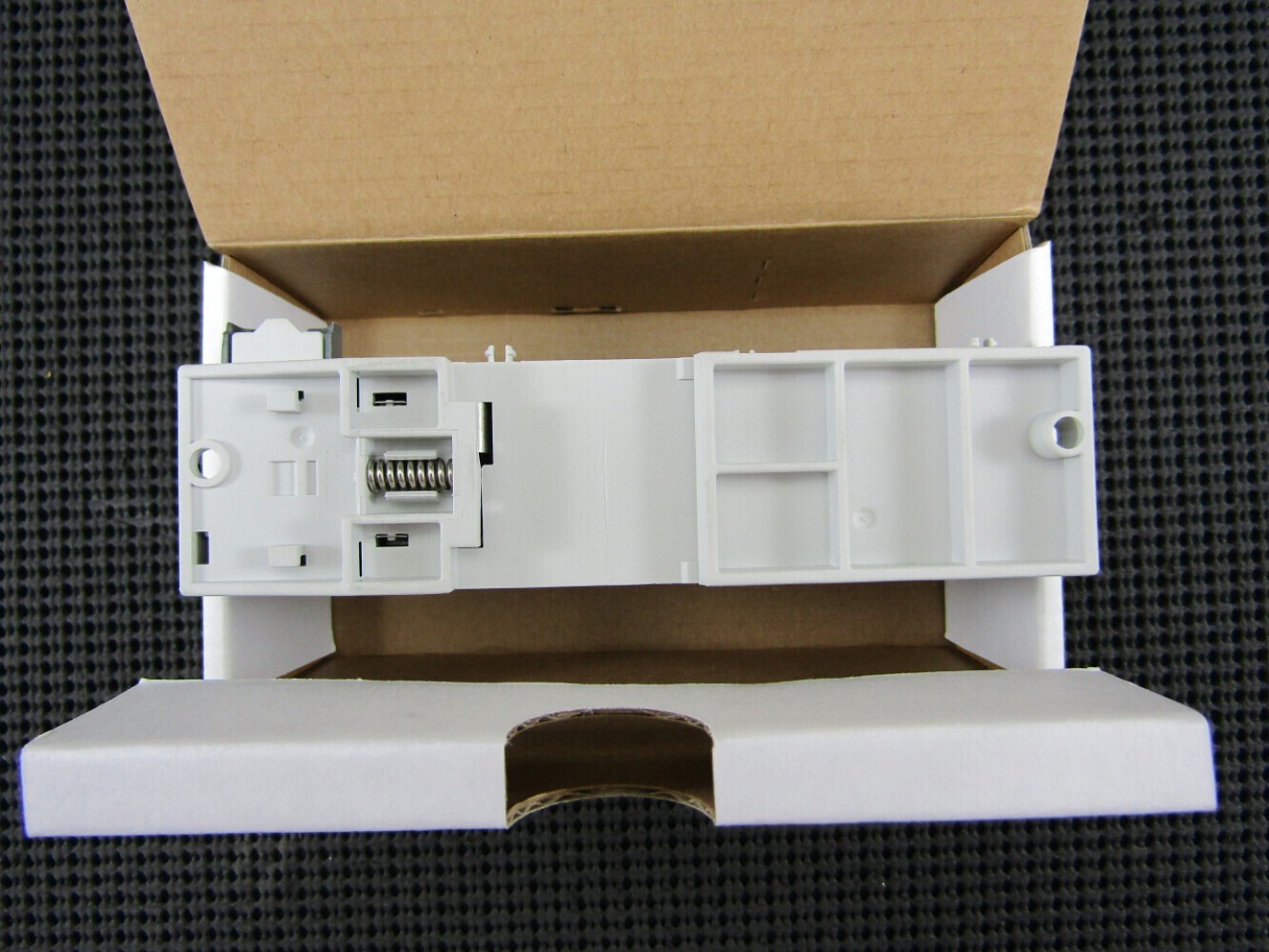 ABB 1TNE968902R2101 Digital Input Module 8DI 24VDC 1-Wire 1.6W DI561 A1