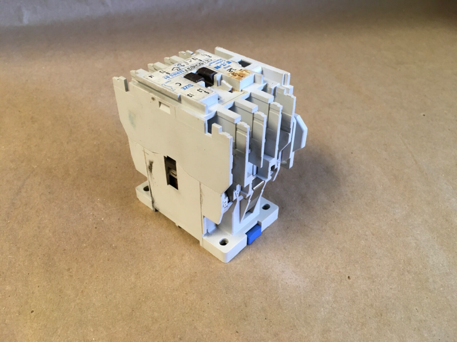 Cutler Hammer CE15CNS3 Contactor Starter Ser. B1 110/120 VAC Coil (KB)