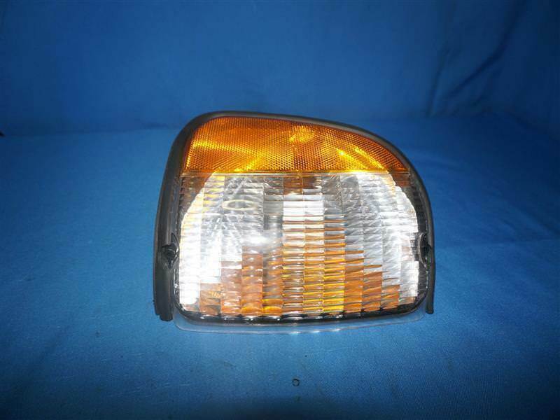 Ford F2UZ-13201-A F2UZ13201A Lamp Parking LH NEW NOB