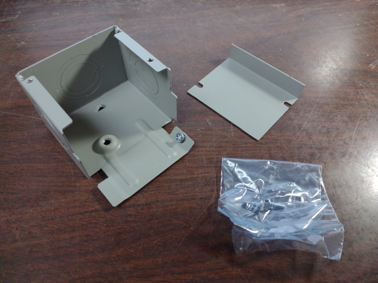 WIREMOLD G3010C ENTRANCE END FITTINGS FOR 3000 SERIES RACEWAY GRAY NEW BOX OF 10
