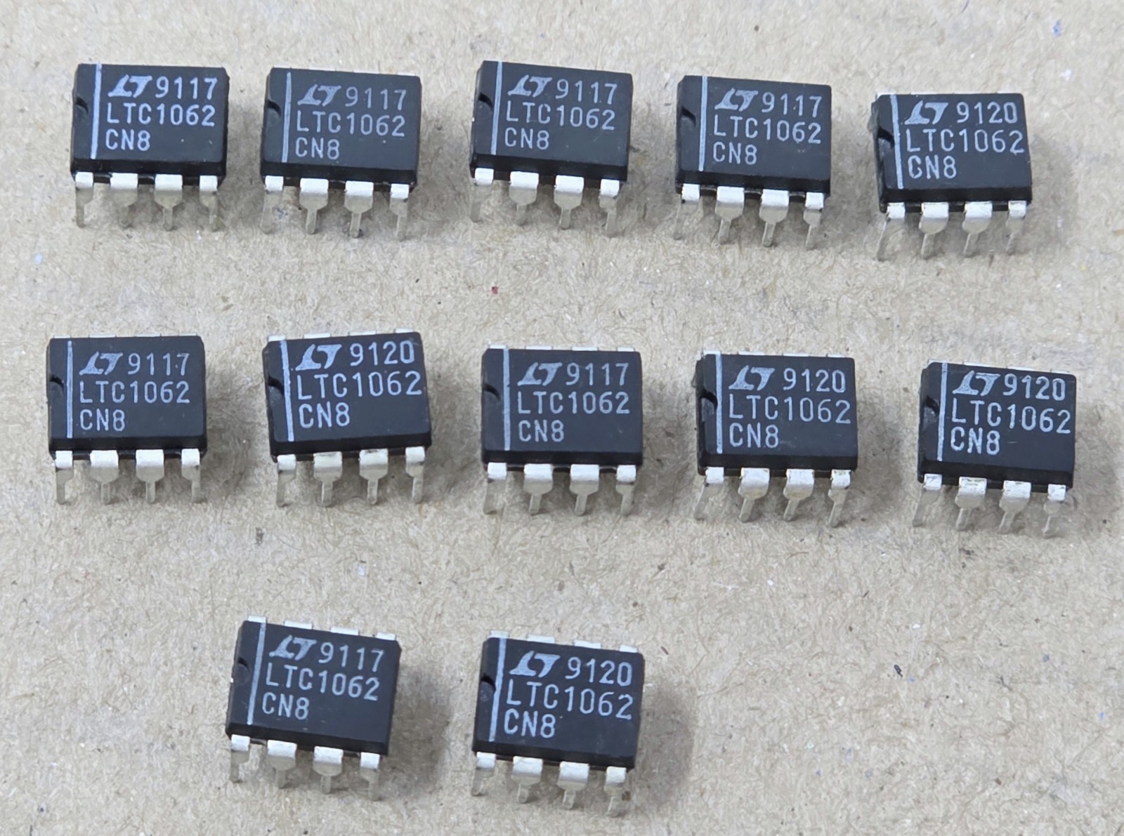 (Lot of 12) Linear Technology LTC1062-CN8 ICs