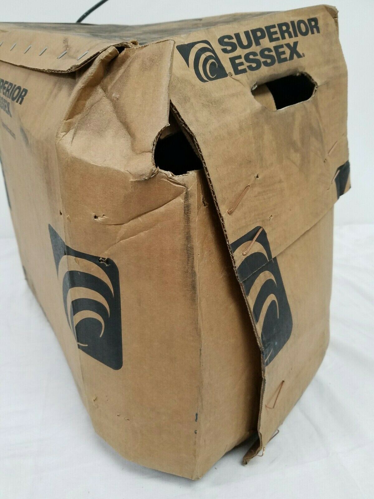 Superior Essex 12-801-08 600 ft Outdoor Data Cable Aerial 24 AWG Damaged Box