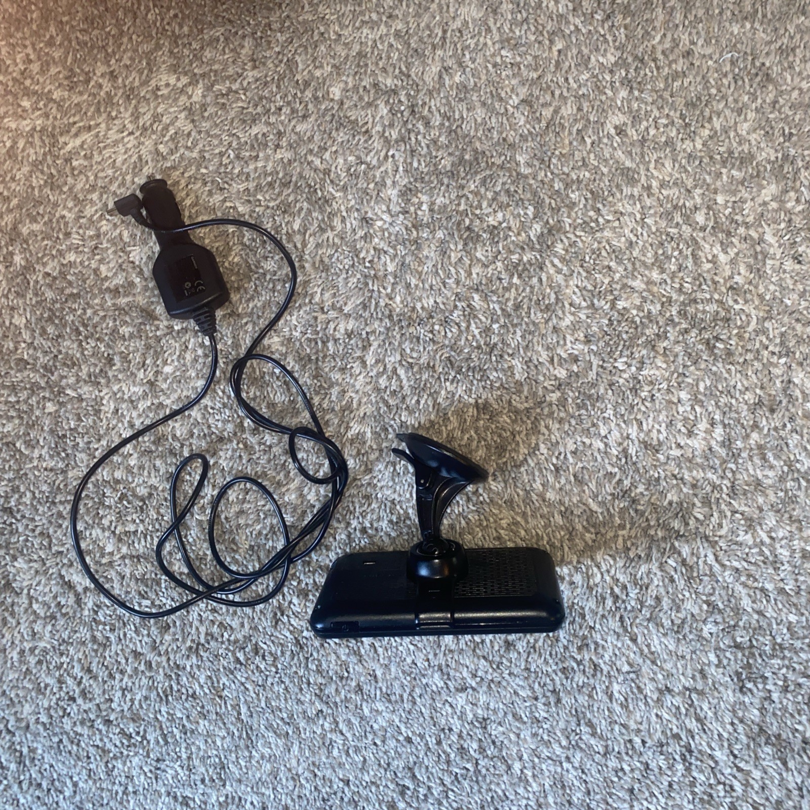 GARMIN Nuvi 50 Map Display With Charger and Window Suction Cup Dash Mount