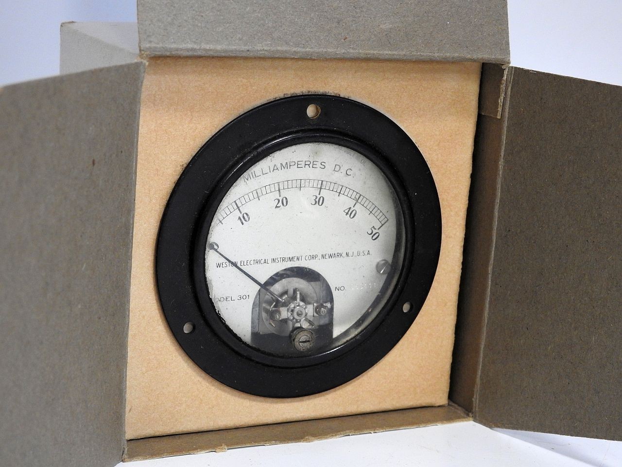 OLD STOCK IN THE CARTON WESTON 301 0-50MA 3-1/2″ DIAMETER ROUND PANEL METER