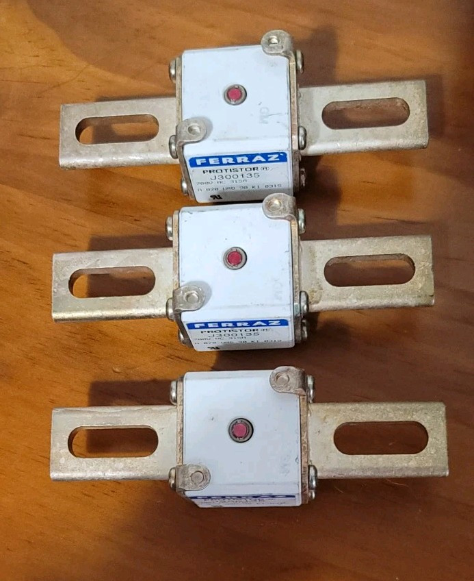 Mersen Ferraz Protistor Semiconductor Fuse J300135 700V AC 315A One Fuse