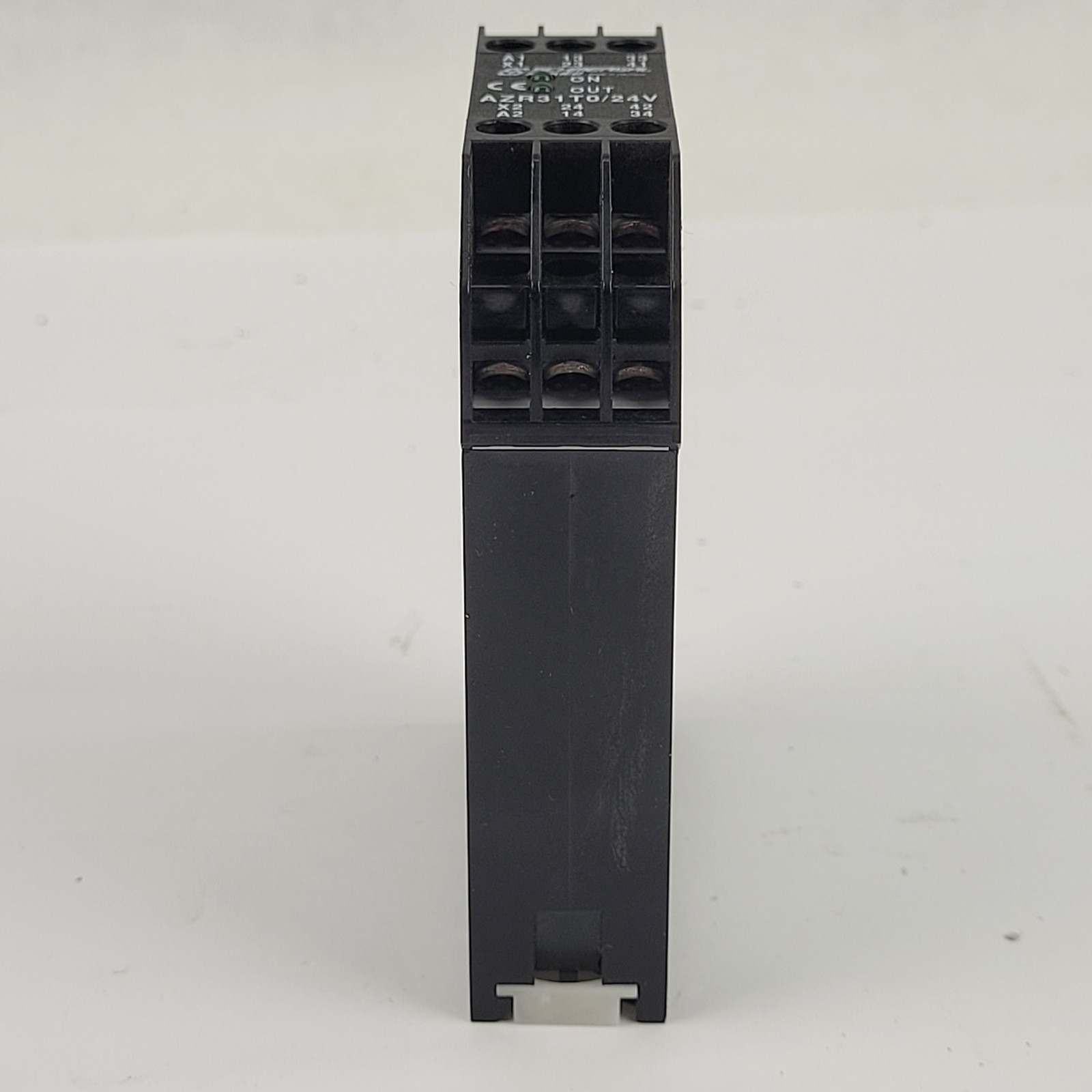 Schmersal AZR31T0 Safety Controller,24VDC/AC,400V Max,0-1000Hz,3 Safety Contacts