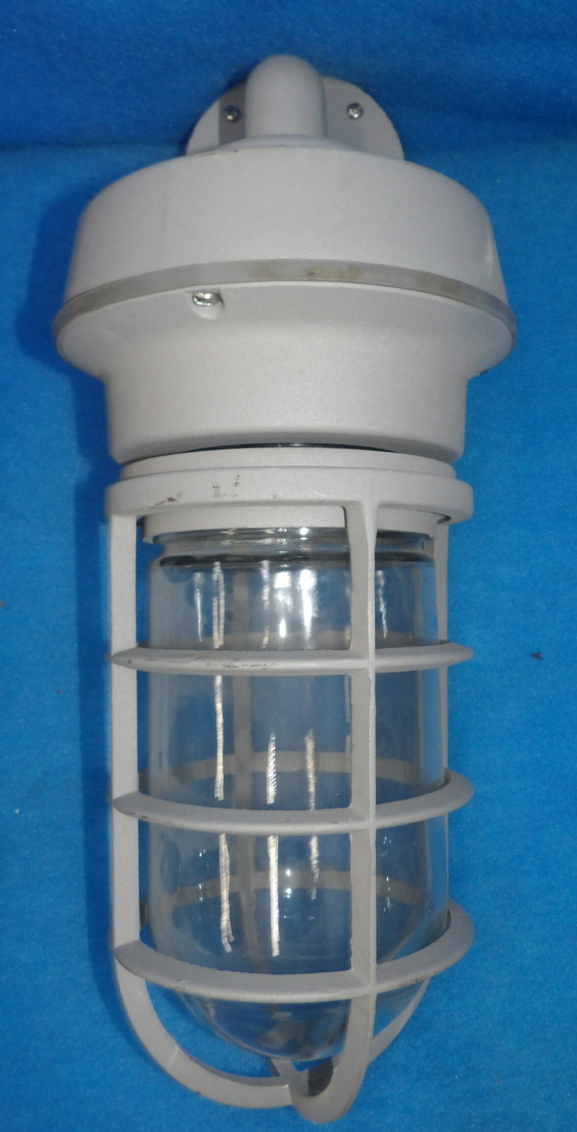 Halco VPT VW43LED Q10 10 Watt Wall Mounted Flood Light + 1 Year Warranty