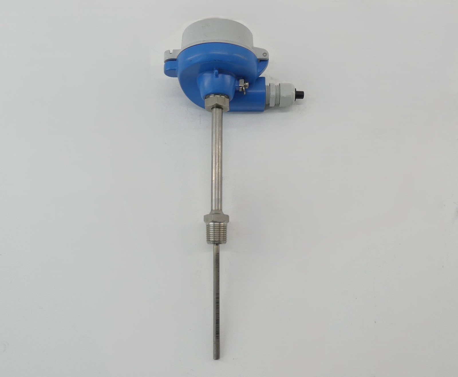 Endress+Hauser TR15-A1C1G1A0K200B Modular RTD Thermometer TMT82-AA – NEW Surp…