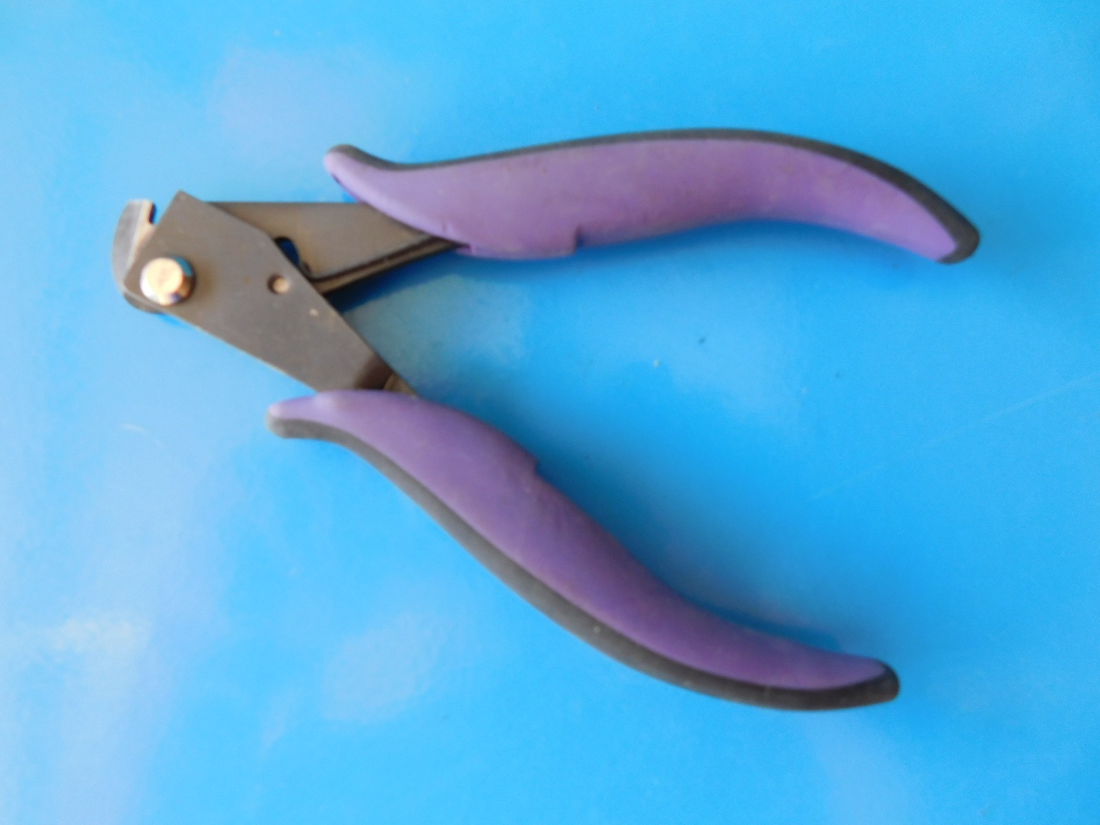 USED, C.H.P. WIRE CUTTER, #DP25N, PURPLE AND BLACK HANDLE,MADE IN ITALY