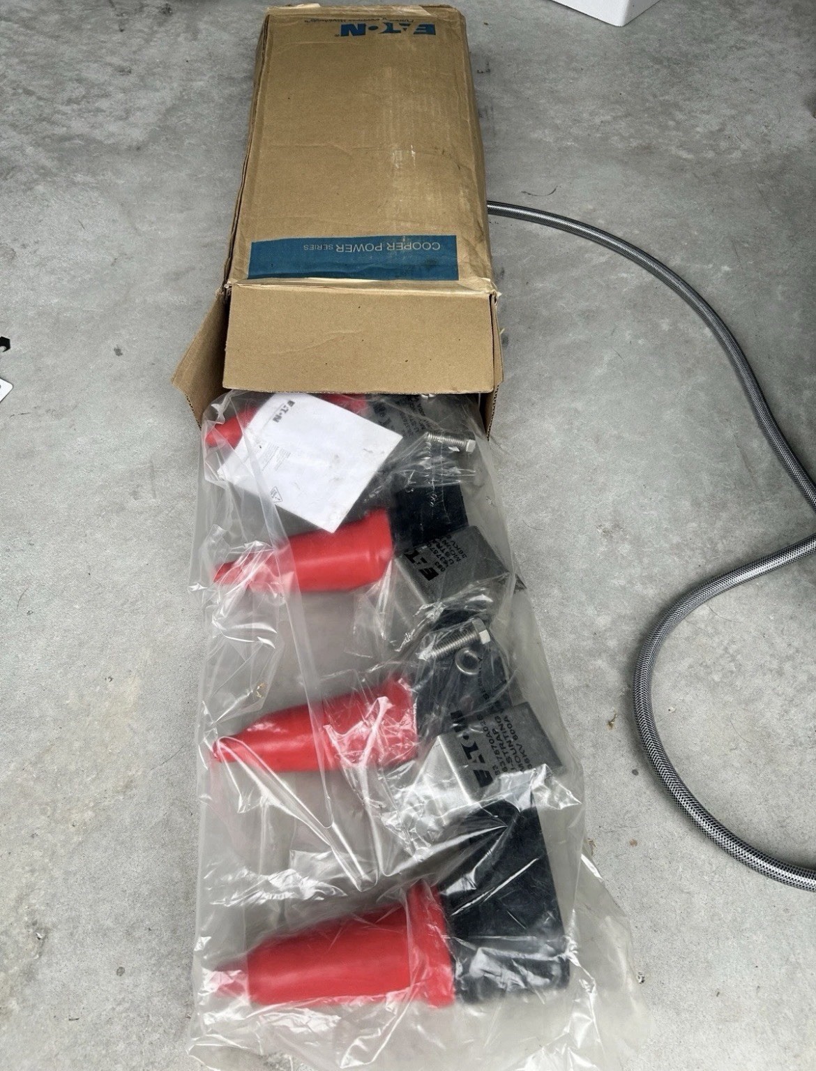 Eaton Cooper Power Series 4-Way Deadbreak Junction Connector MPN DJ638A4U