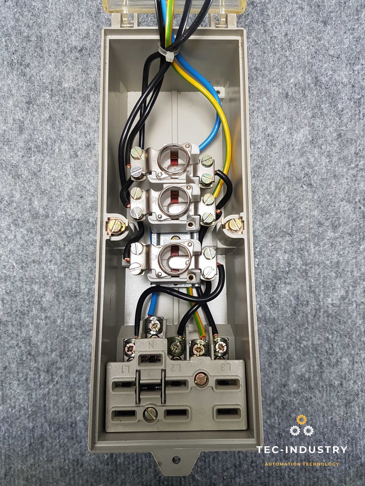 KLÖCKNER-MOELLER BDO-CEE 32/S18 I BD0-CEE 32/S18 MAX 380V~ 35 AMP OUTLET BOX