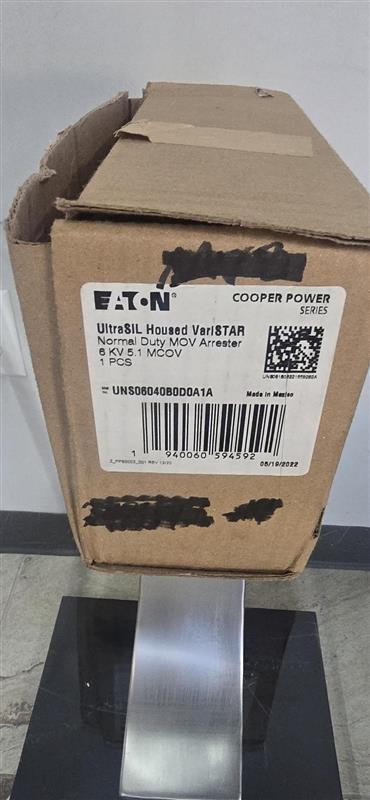 Eaton Cooper Power Ultrasil Housed Varistar UNS06040B0D0A1A 6KV 5.1 -35p