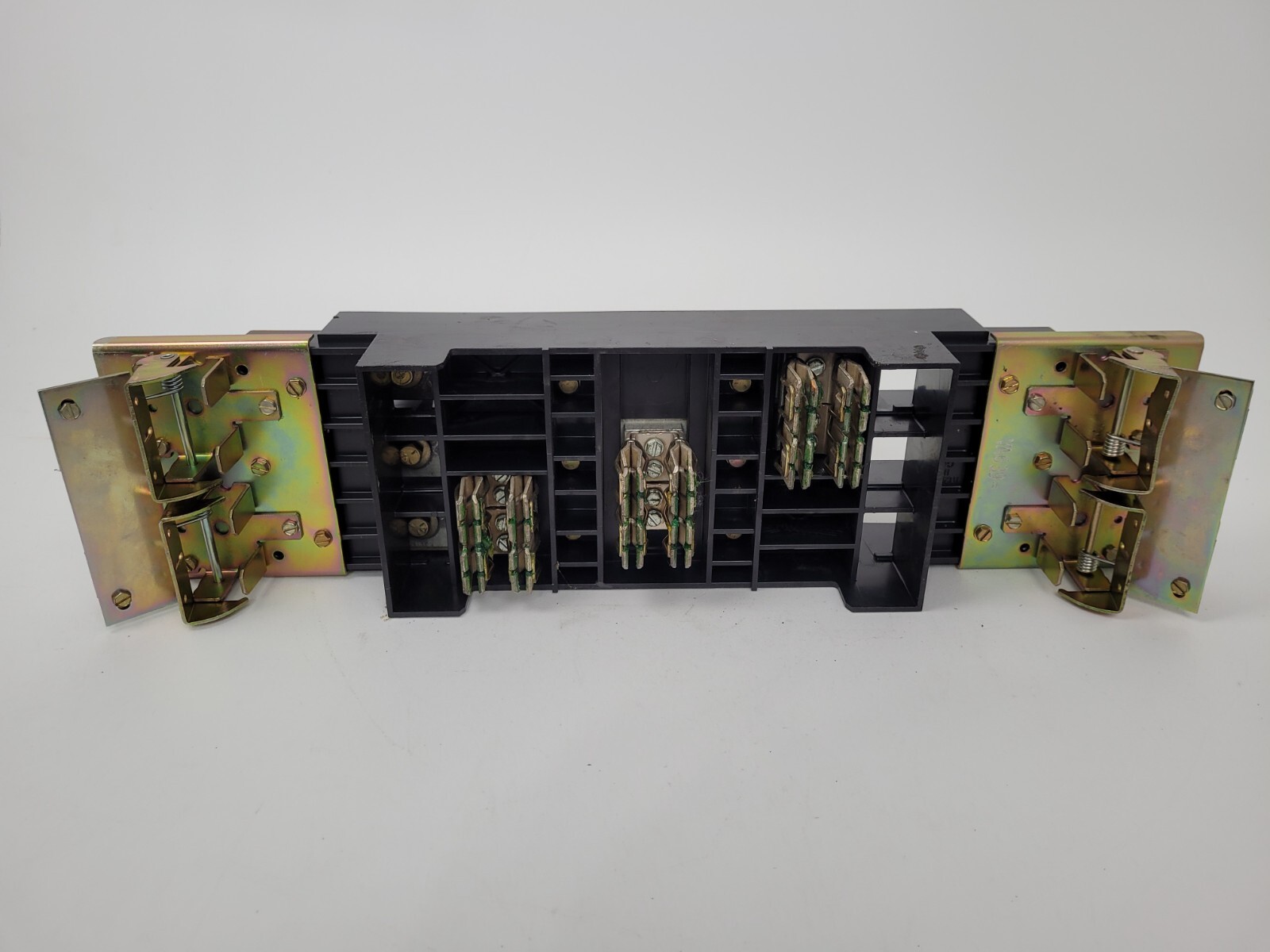 AMC3GMFP / AMC3GM GE Circuit Breaker Module 600A APN Panelboards 27″ Cover