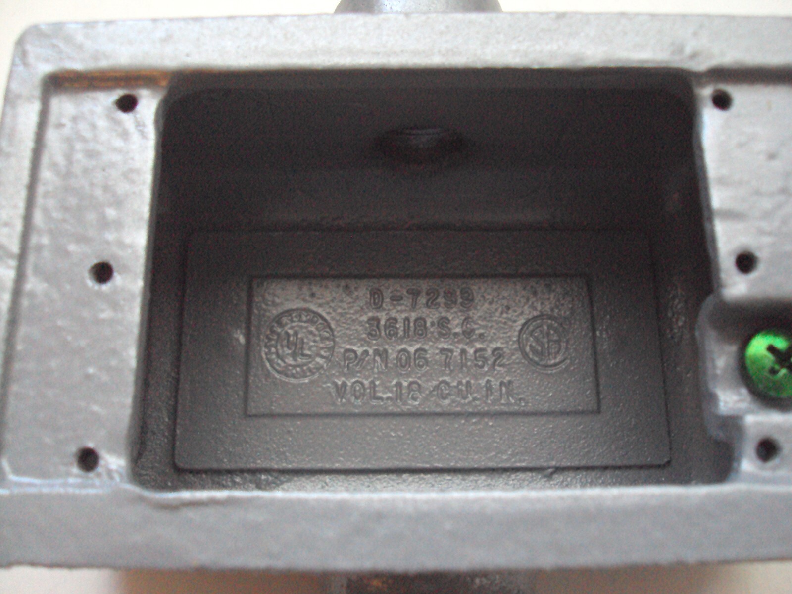 KILLARK CAT NO: FST-1M – 1/2″ CAST IRON DEVICE BOX NEW IN BOX