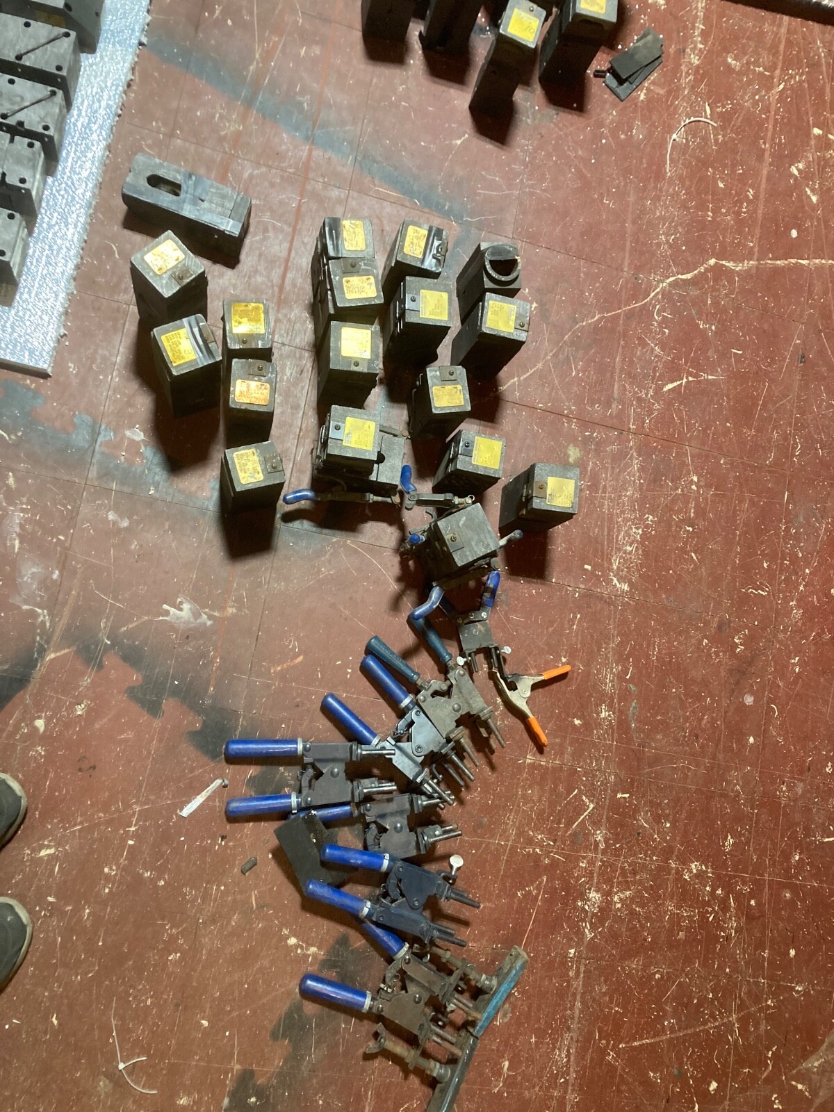 Cadweld Cad ERICO Weld Exothermic Welding Molds Lot of 40 Plus