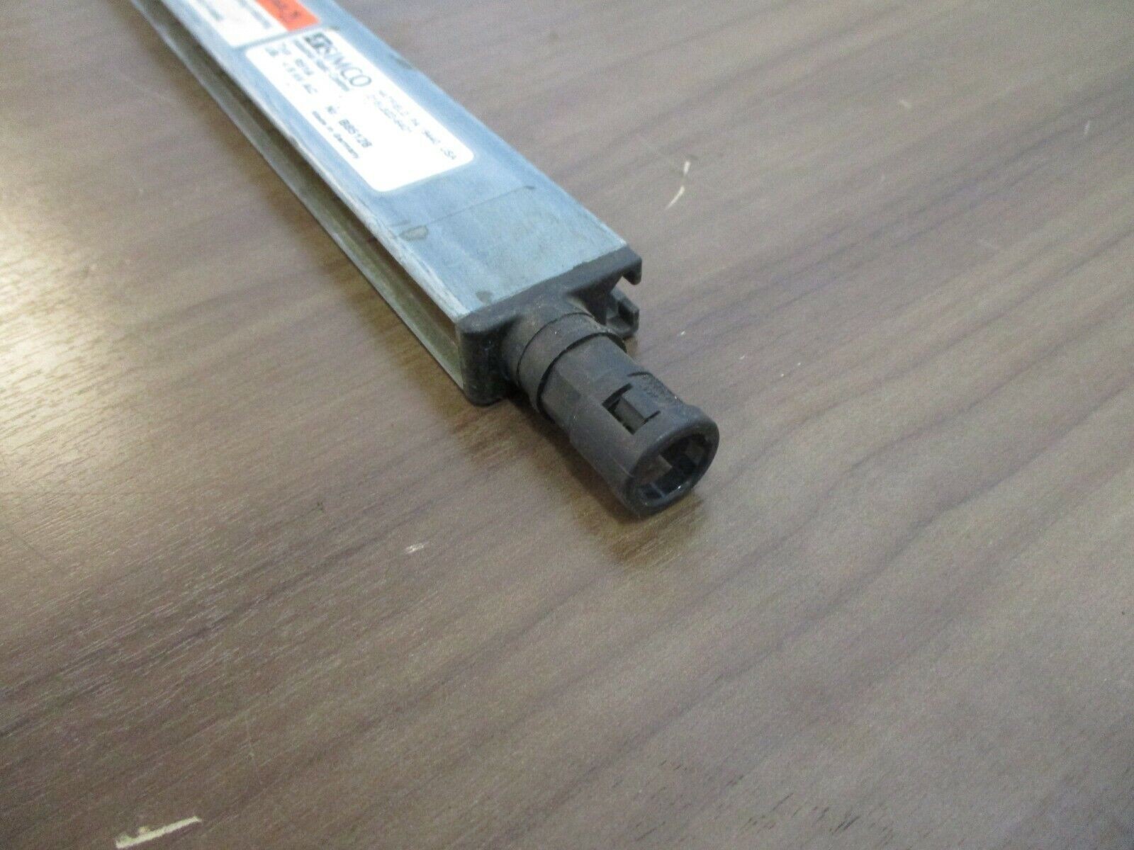 Simco Static Neutralizing Bar R51A UB. 8kV AC Length: 21″ Used
