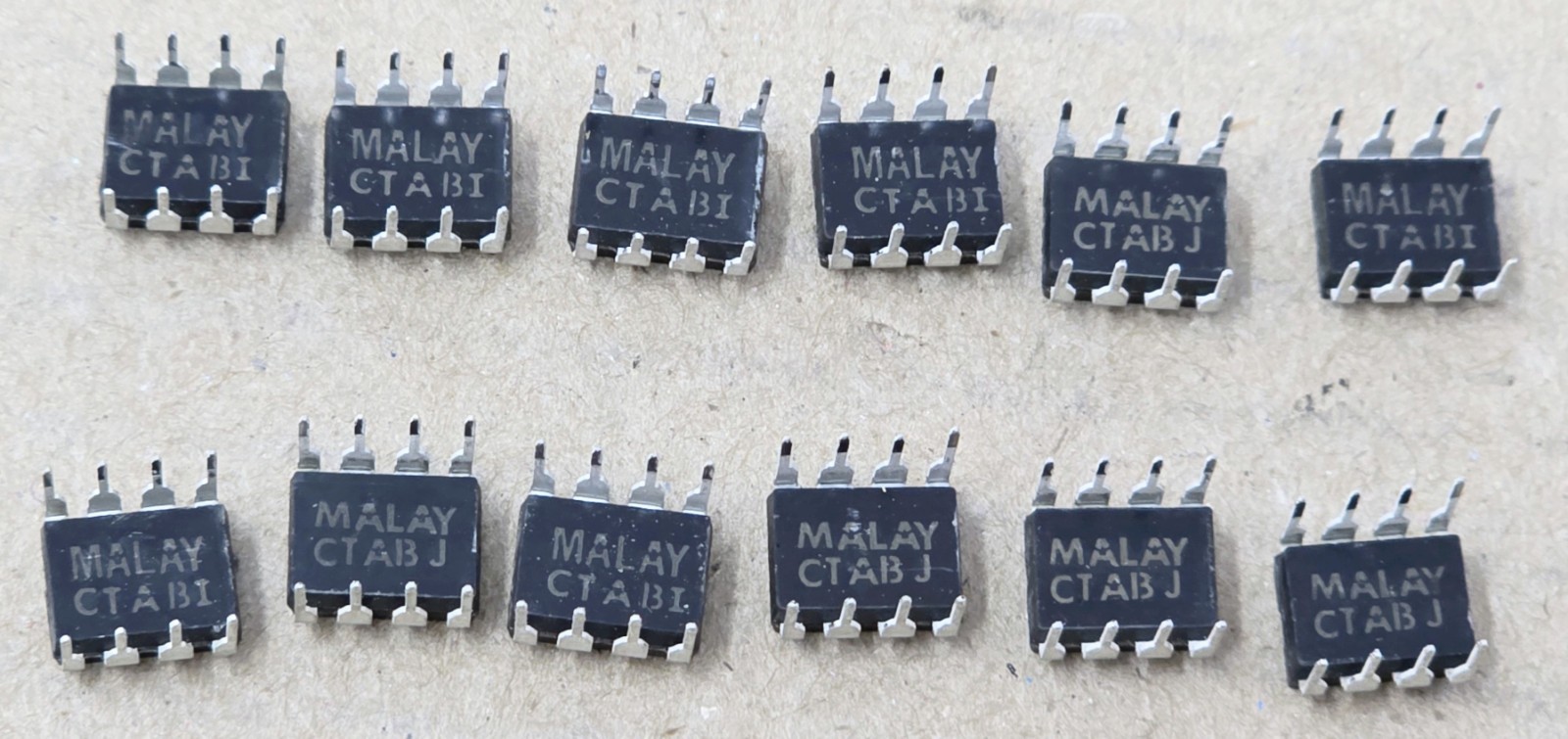 (Lot of 12) Linear Technology LTC1062-CN8 ICs